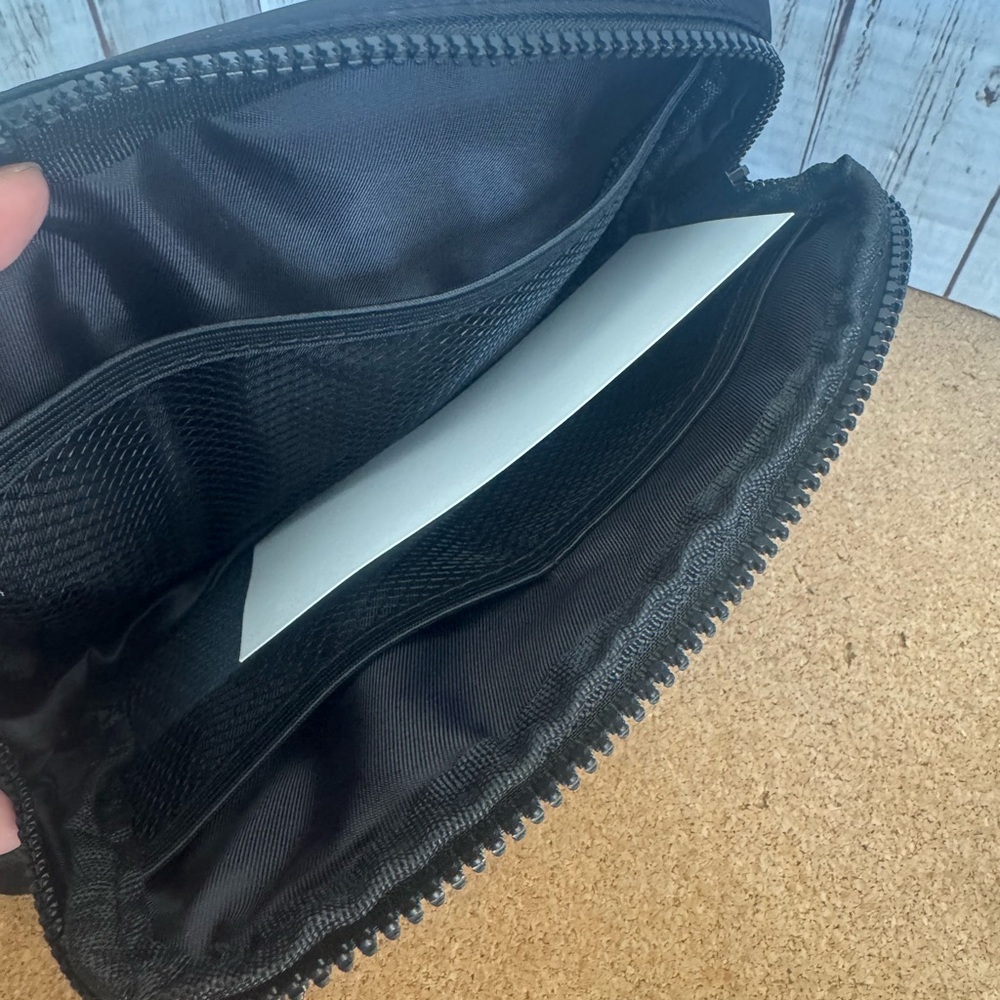 CJLA Carly Jean Los Angeles Belt Bag Fanny Pack Travel - Picture 6 of 12
